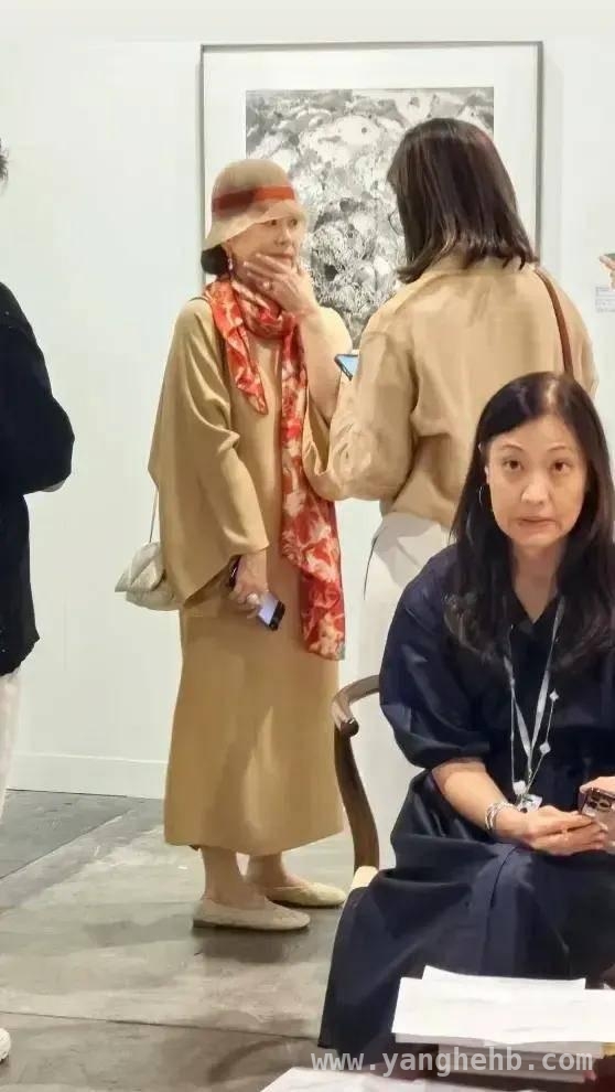 70岁林青霞的时髦秘籍，你学会了吗？，林青霞时尚魅力：70岁活出40岁风采
