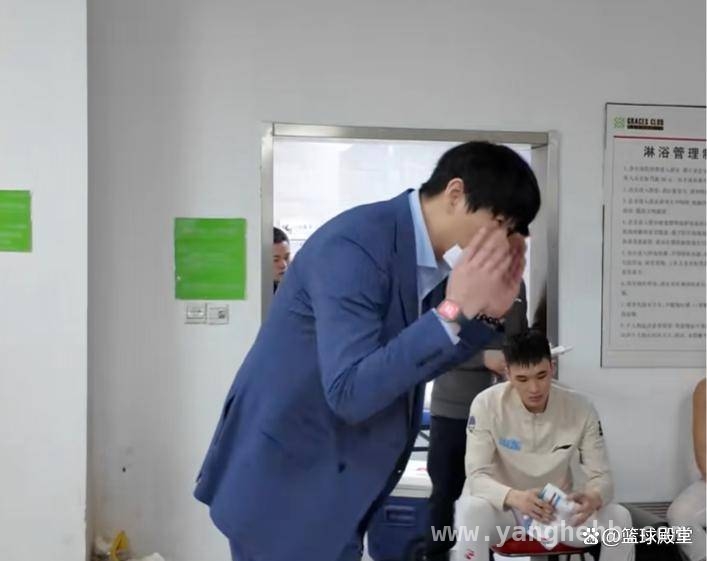 邱彪赛后更衣室大总结：山东高速男篮战胜江苏之战亮点与问题并存