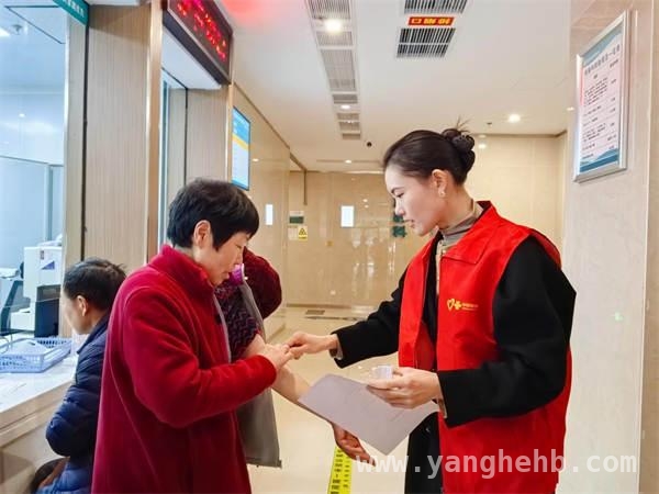 重庆联通志愿服务月：公益、文明、民生全方位发力 学雷锋沃行动，重庆联通志愿服务点亮城市