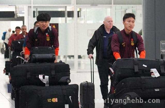 利雅得迎来中国男足，为20日对决积极备战，中国男足奔赴利雅得，剑指2026世界杯预选赛