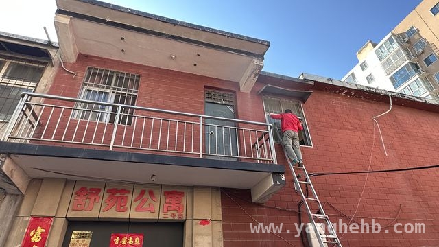 东关街道开展“拆窗破网”行动，打通生命通道，文峰区东关街道“拆窗破网”，守护消防安全生命线