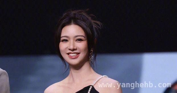 赵露思住院后醉心公益，薛凯琪因方大同离世陷入舆论漩涡