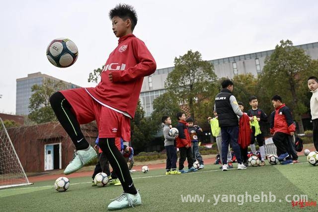西甲“黑马”青训迎中国少年，张涵生林子凡有望改写足球历史，成都两小将叩开西甲青训大门，未来闪耀世界杯可期？