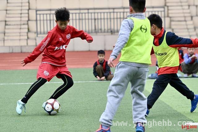 西甲“黑马”青训迎中国少年，张涵生林子凡有望改写足球历史，成都两小将叩开西甲青训大门，未来闪耀世界杯可期？