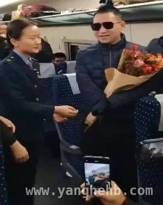 邂逅排雷英雄，新兵与乘客的心灵触动，杜富国：用行动诠释“愿得此生永报国”