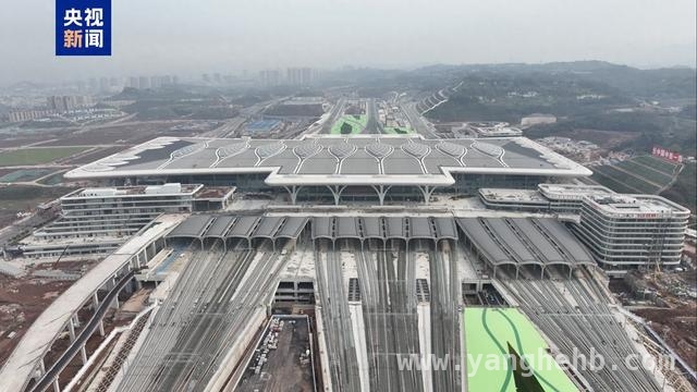 重庆东站：融合山城特色，引领智慧交通新时代，重庆东站建成：站城一体化典范开启新征程