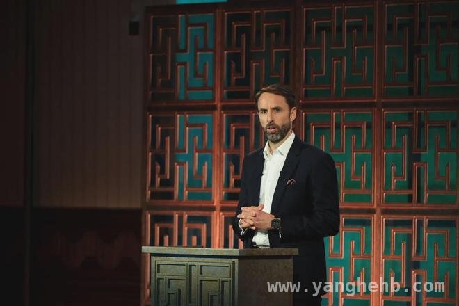 足球主帅索斯盖特：揭示英国年轻男性面临的三重困境，索斯盖特警示：英国年轻男性深陷虚拟世界困境