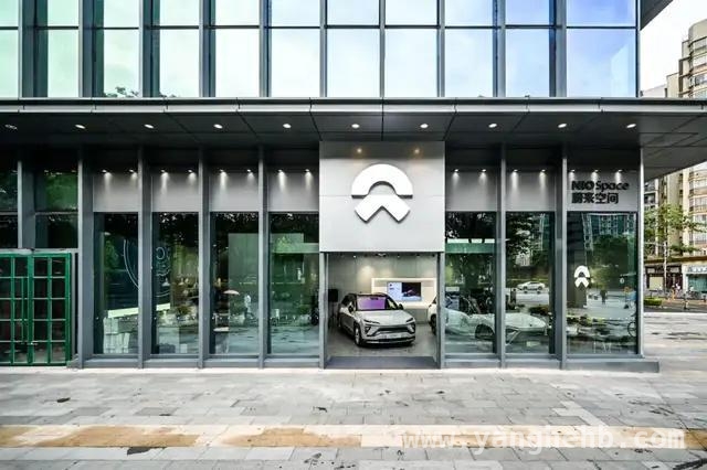 销量不振、亏损千亿，蔚来变革之路艰难，蔚来汽车困境重重，变革能否自救？