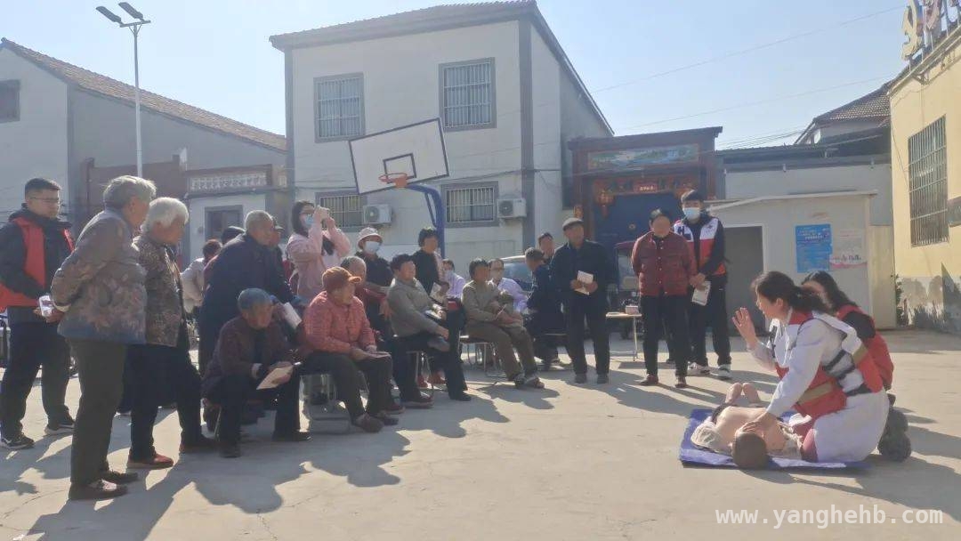 滑县团县委联合多方，沙岗村义诊传递雷锋精神，滑县多部门走进沙岗村，暖心义诊关爱老年健康
