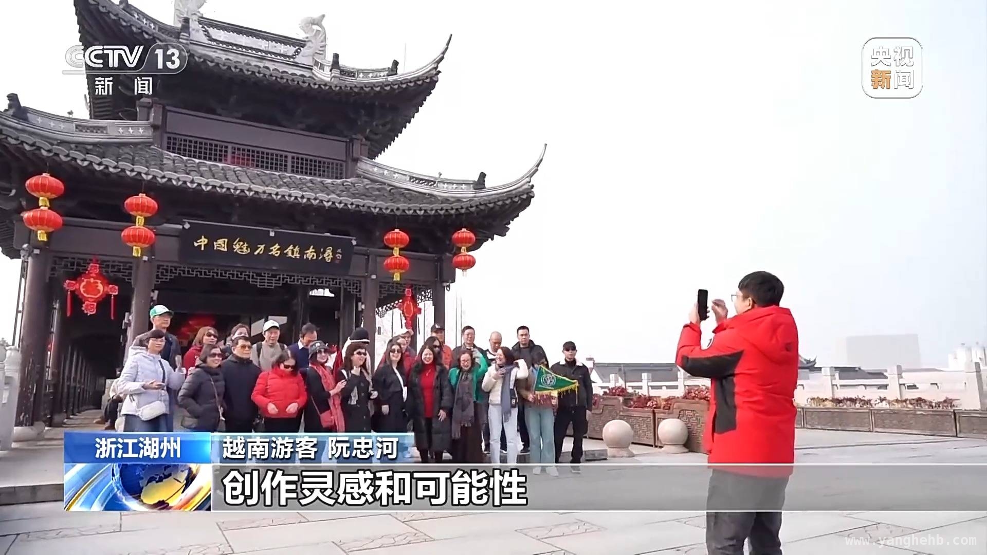 全球电影热映引旅游潮，南浔古镇成外国游客新宠，外国游客走进南浔古镇，感受中国电影取景地的魅力