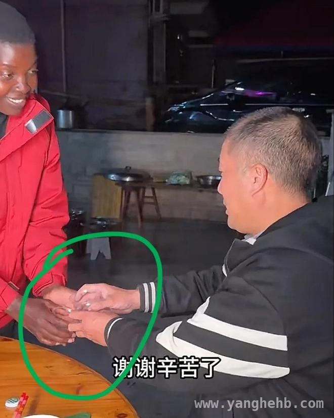 Rose一家搬新家，地域习俗差异引关注 吴建云一家乔迁别墅，幸福生活引网友热议