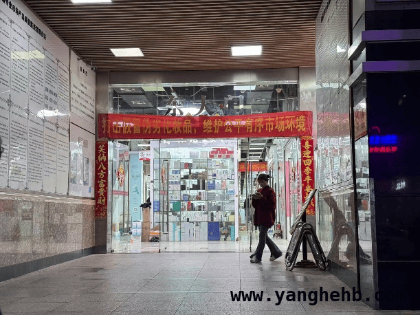 线上线下齐“沦陷”，美妆假货黑产链何去何从？