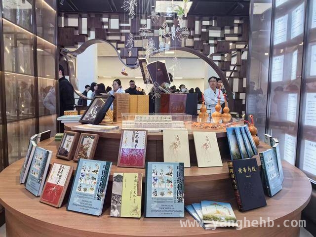 长春中医药大学附属三院中医药活动：触摸中医药温度，感受杏林芬芳，长春中医药大学附院春分开启中医药文化盛宴，市民沉浸式体验魅力