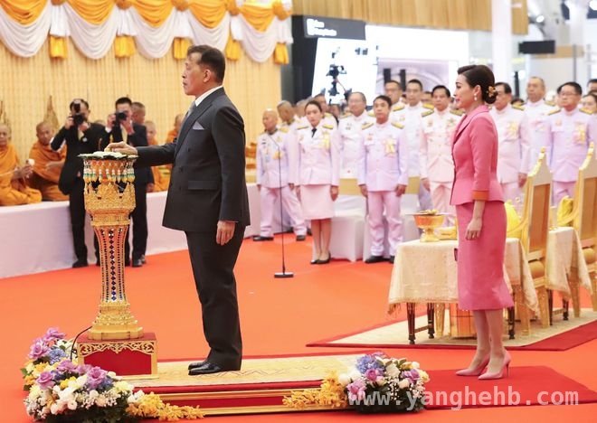 泰国素万那普机场新动态：泰王出席，苏提达、佩通坦各有故事，泰国机场启用仪式大揭秘：苏提达魅力尽显，佩通坦危机四伏