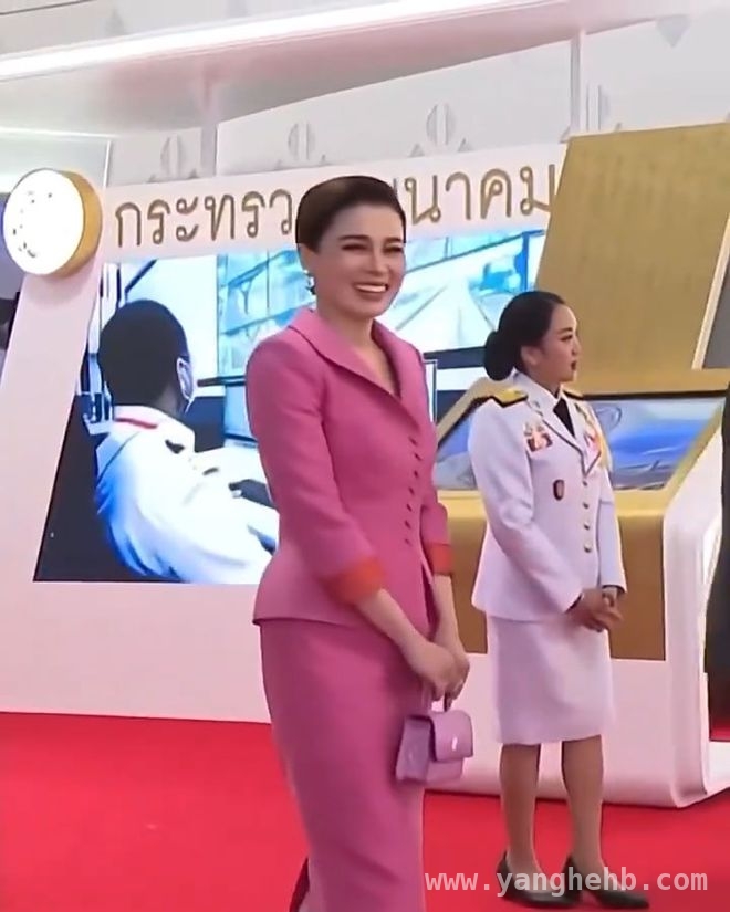 泰国素万那普机场新动态：泰王出席，苏提达、佩通坦各有故事，泰国机场启用仪式大揭秘：苏提达魅力尽显，佩通坦危机四伏