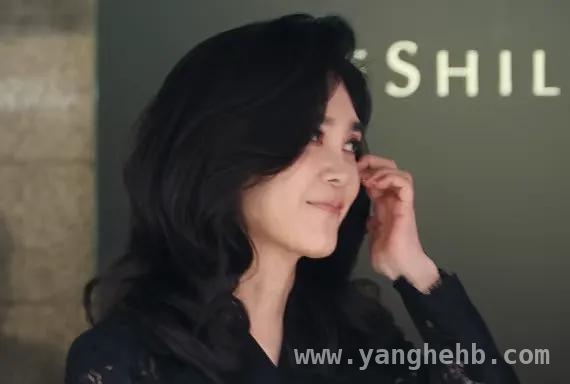 55岁宛如30岁，李富真自然美震撼登场！