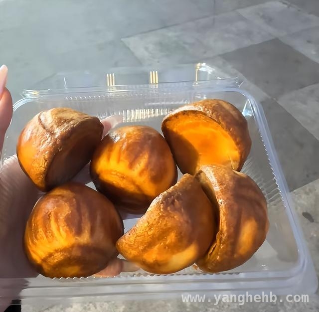 街边热卖黄油年糕，快乐与风险同在！，黄油年糕成顶流，好吃与罪恶并存！