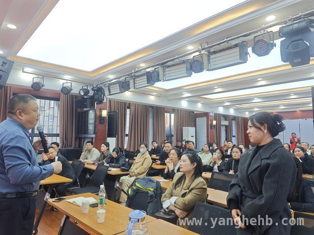 郑州市扶轮外国语学校：智慧家长讲座助力家校共育
