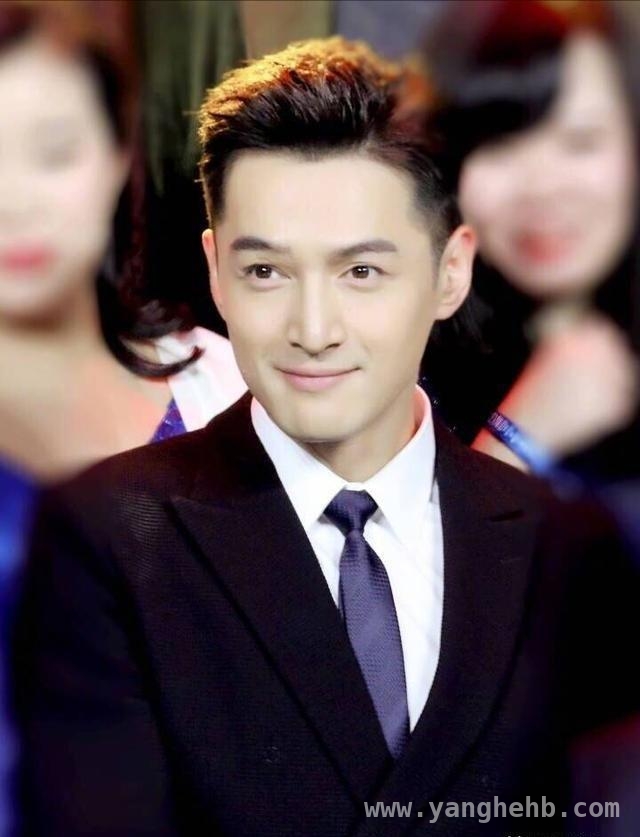 薛佳凝与胡歌：爱情遗憾后，各自走向心灵归宿，从荧幕英雄到公益先锋，胡歌的华丽转身
