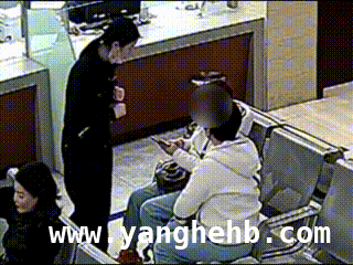 窗口辅警孙意：用爱与手语书写服务新篇章，“00”后辅警孙意：手语服务让办证不再“难开口”
