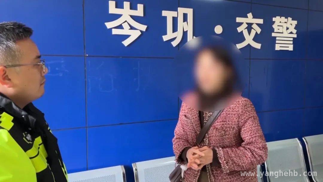 黔东南岑巩：警民57秒上演车底救童暖心奇迹