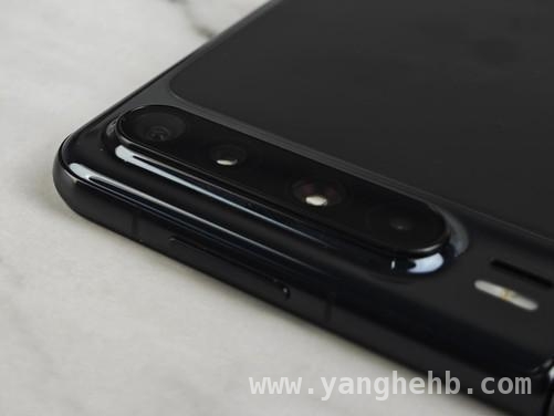华为Pura X：16:10阔型屏与1:1外屏的独特碰撞，探秘华为Pura X：小尺寸折叠屏的全能选手
