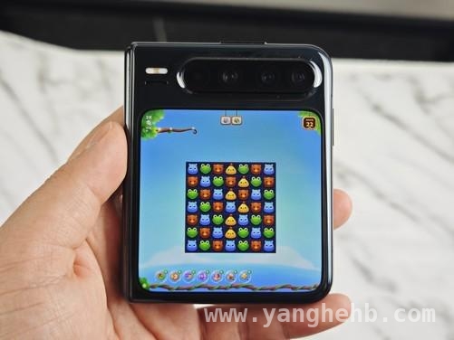 华为Pura X：16:10阔型屏与1:1外屏的独特碰撞，探秘华为Pura X：小尺寸折叠屏的全能选手