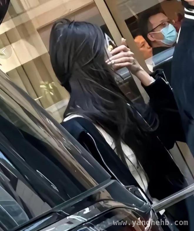 王思聪状态大变，是为万达危机愁白了头？，37岁王思聪白发凸显，万达债务危机影响几何？