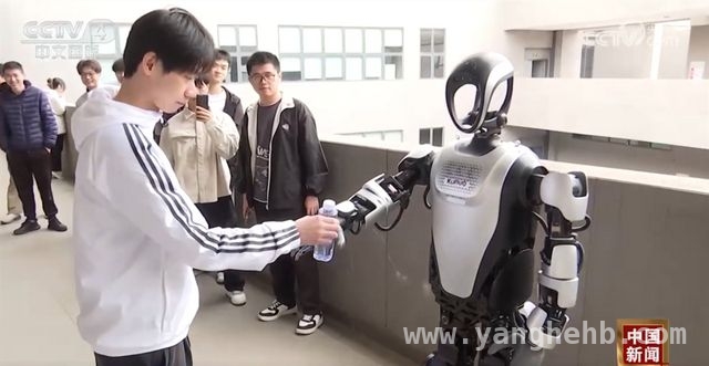人形机器人“入侵”多领域，2025量产元年将至？，开年热度飙升！人形机器人租赁市场火爆背后的秘密