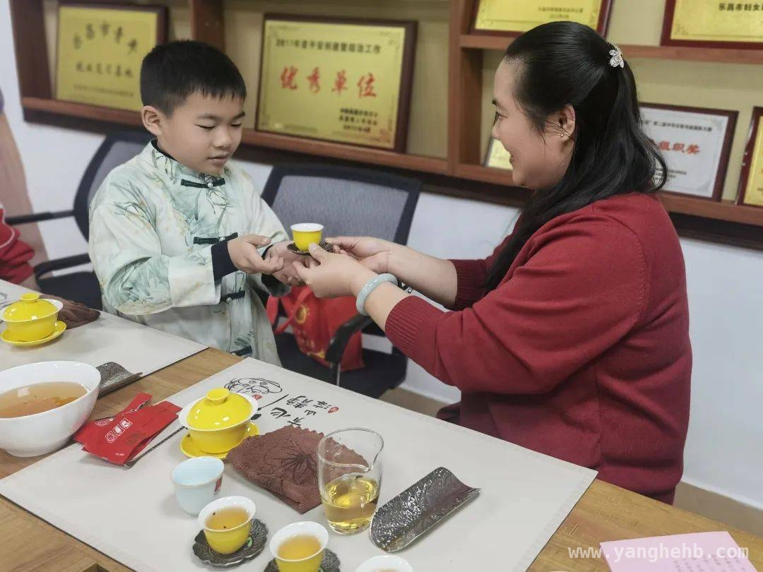 茶香袅袅，乐昌亲子活动续写家风新篇 在茶香里感受亲情，乐昌亲子茶艺传承家风