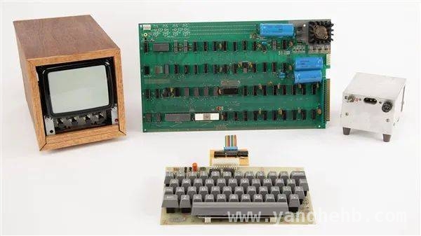 271万成交！苹果首款电脑Apple - 1拍卖再引关注，拍出271万的苹果Apple - 1，开启个人电脑市场的钥匙