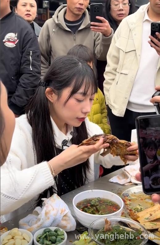 吴半饱赴日参赛，吃播界风云再起！，吃播吴半饱赴日参赛，真相即将揭晓？