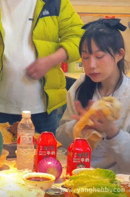 吴半饱赴日参赛，吃播界风云再起！，吃播吴半饱赴日参赛，真相即将揭晓？