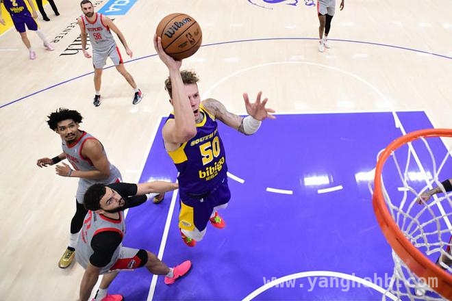 热火下属球队获胜，南湾湖人败北，中锋凯利表现几何？，NBA发展联盟赛事：南湾湖人失利，凯利能否重返NBA？