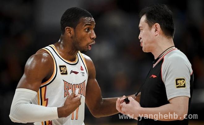 山西男篮“凶狠”球风引争议，违体犯规敲响警钟！，山西男篮违体乱象：是拼搏还是违规？