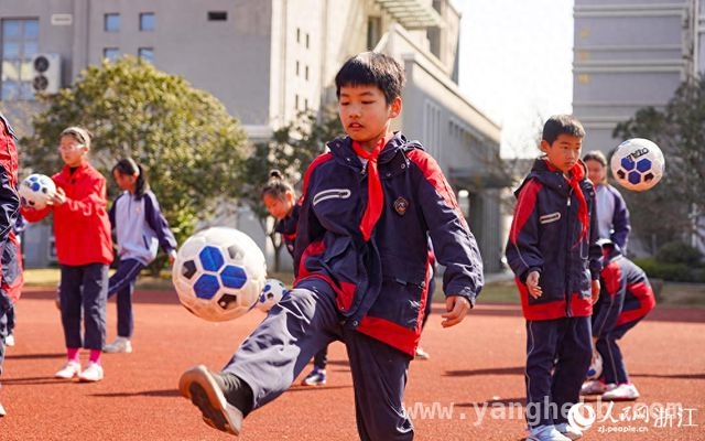 台州市黄岩区小学体育新举措，学生活力满校园 黄岩区小学课间锻炼，为学生快乐“加码”学业“减负”