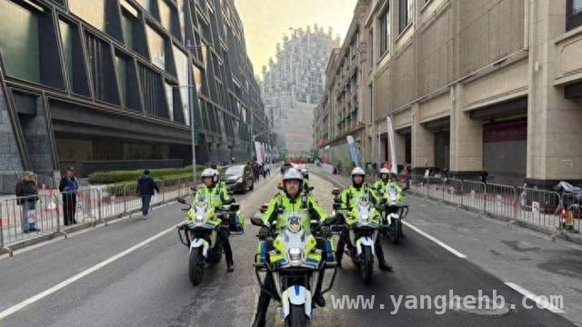 上海苏州河半程马拉松赛，普陀警方为选手安全“披荆斩棘” 普陀警方多管齐下，助力2025上海苏州河半程马拉松赛圆满举办