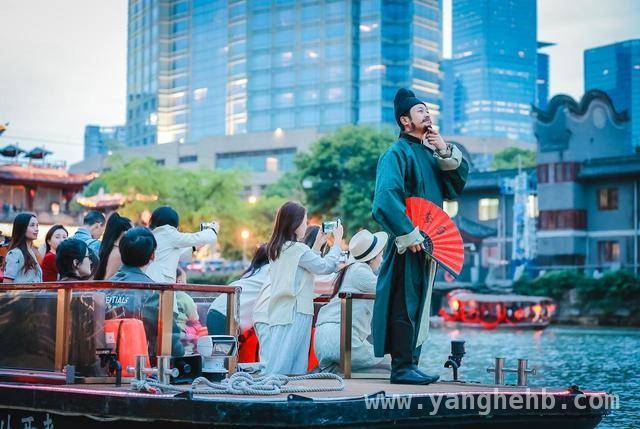 “夜游锦江”“品酒寻味”活动，为糖酒会添彩