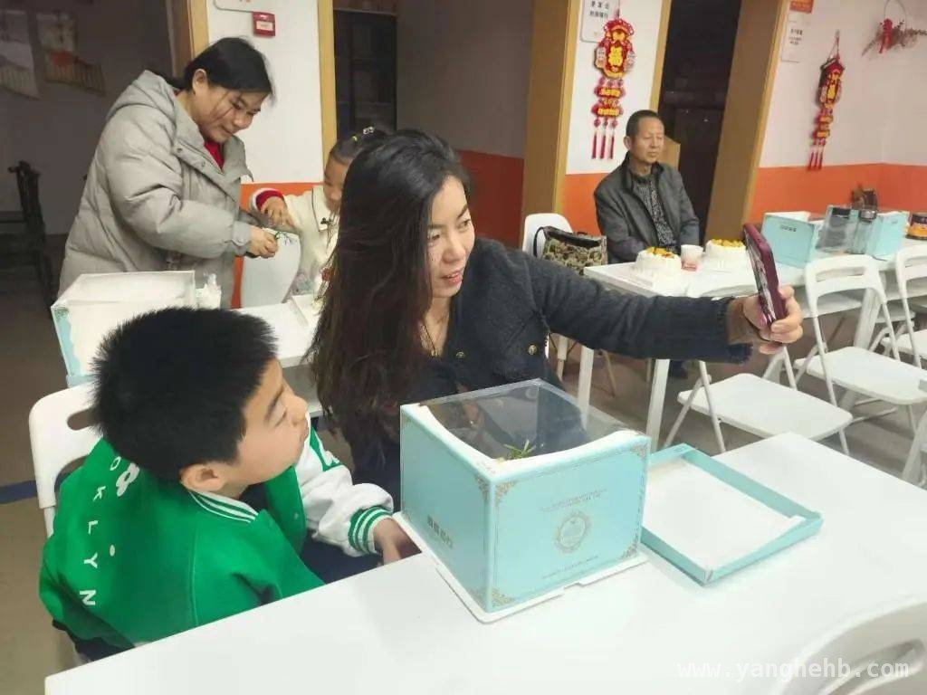 紫薇希望城社区活动：烘焙欢乐与就业技能双丰收 西安未央区社区烘焙派对：美味中开启就业新可能
