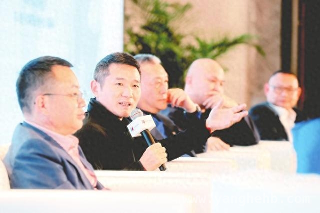 2025中国酒业资本论坛：转型浪潮下，寻找产业增长新密码，中国酒业资本论坛揭晓多项成果，引领行业迈向新局