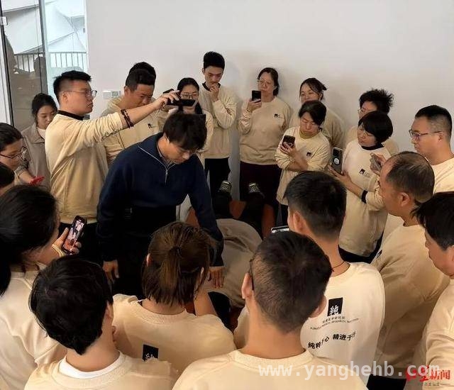 北大毕业生做正骨师，收费、被踢群等传言真相大揭秘 北大毕业生转行正骨师：揭秘背后真相与争议