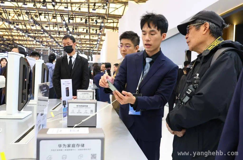 2025 AWE展会开幕，AI引领家电消费新潮流，促消费方案前景可期，2025家电消费盛会启幕，促消费方案共筑消费新篇章