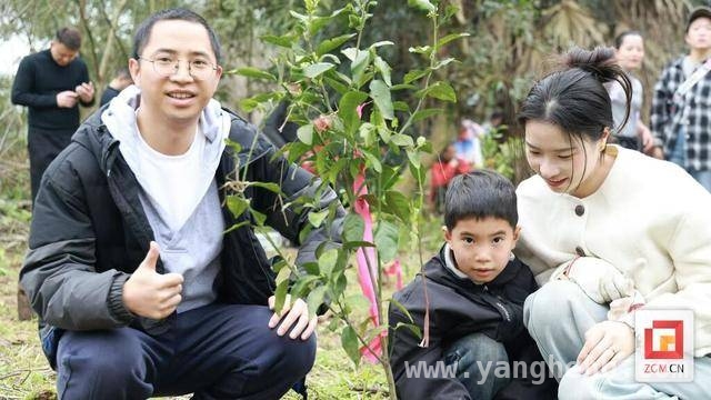 “携手创绿”活动：小学生在自然与游戏中成长，汇东实验学校一年级12班：植树节里的欢乐与感悟