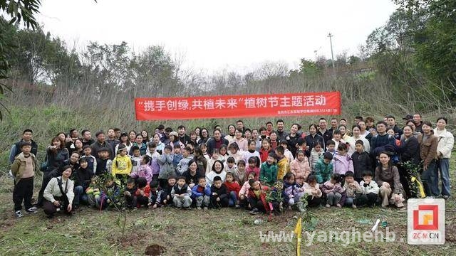 “携手创绿”活动：小学生在自然与游戏中成长，汇东实验学校一年级12班：植树节里的欢乐与感悟