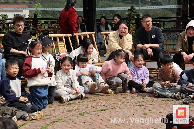 “携手创绿”活动：小学生在自然与游戏中成长，汇东实验学校一年级12班：植树节里的欢乐与感悟