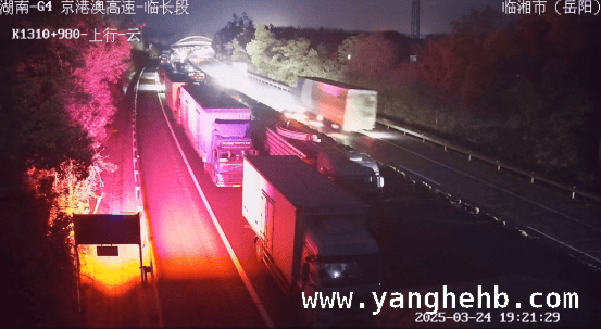 货车自燃！京港澳高速湖南岳阳段北往南方向暂无法通行