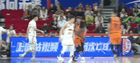 布莱德索赛季报销，上海男篮外援“换血”争八强，上海男篮外援调整风云：伤病危机下的争八困境