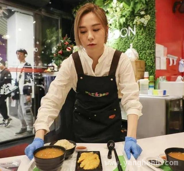 上半年港产片开镜寥寥，多位港星无奈转行，港星转行潮背后：香港电影业的艰难现状