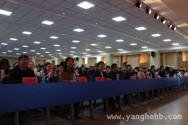 郑州实验外国语学校春日诗会：师生齐诵，传承中华诗韵，郑州实验外国语学校春日诗会：诗意绽放，共赴文化盛宴