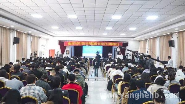 山东外事职业大学：创意星球大讲堂点燃学子创意火花，创意星球大讲堂山东外事职大启幕，学子创意之旅开启